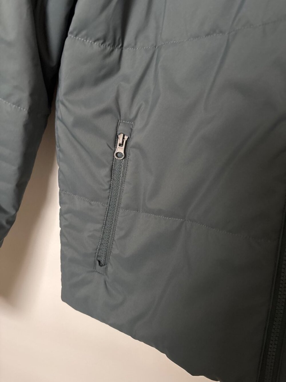 Vuori Mens Dusty Blue Lightweight Puffer Jacket, worn once - Picture 5 of 6